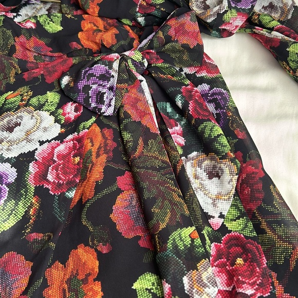 Floral Mini Dress With Blouson Sleeve And Contrast Lace Cuff - Picture 8 of 8